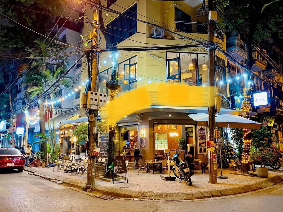 Quán lẩu nướng mặt tiền lô góc tại Cầu Giấy 90m² giá 500 triệu - Kinh doanh ngay!