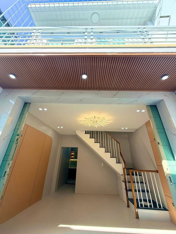 Nhà 2 tầng hẻm cạn Hoàng Văn Thụ, Quy Nhơn 40m² giá 2.55 tỷ - Sổ hồng chính chủ!