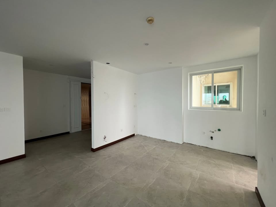 Căn hộ E Ciputra Tây Hồ 142m² giá 13 tỷ - Căn góc thông thoáng, sửa chữa theo ý thích!