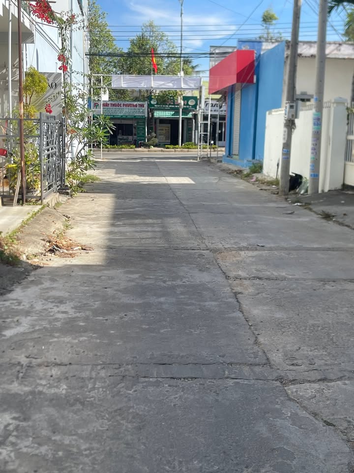 Nhà bán khu phố 3, Đường Nguyễn Tiệm, 100m² - Đất hai mặt tiền, Sổ hồng chính chủ!