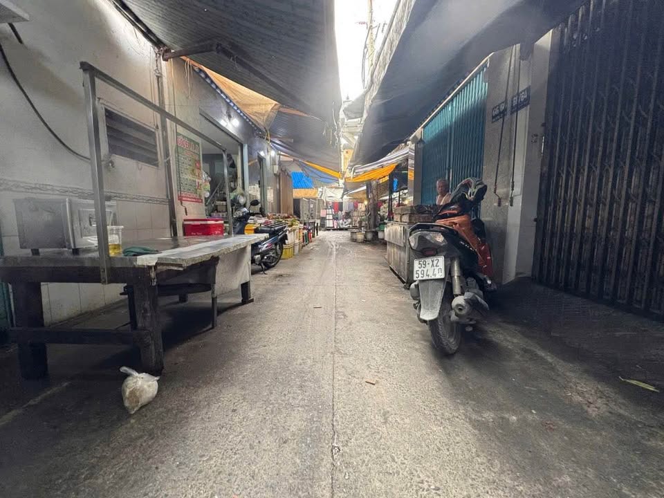 Nhà Hẻm Hùng Vương Quận 10 57m² giá thương lượng - Khu vực buôn bán sầm uất!