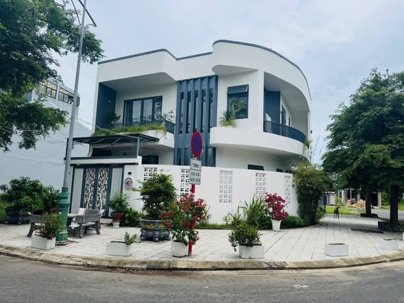 Nhà lô góc 2 tầng Vùng Trung 3 giá 14 tỷ - Đối diện trường quốc tế Singapore!