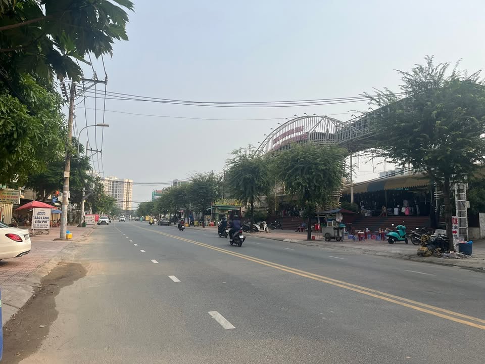 Lô Đất 3 Mặt Tiền Lê Văn Việt 176m² giá 11 tỷ - Đầu tư sinh lời ngay!