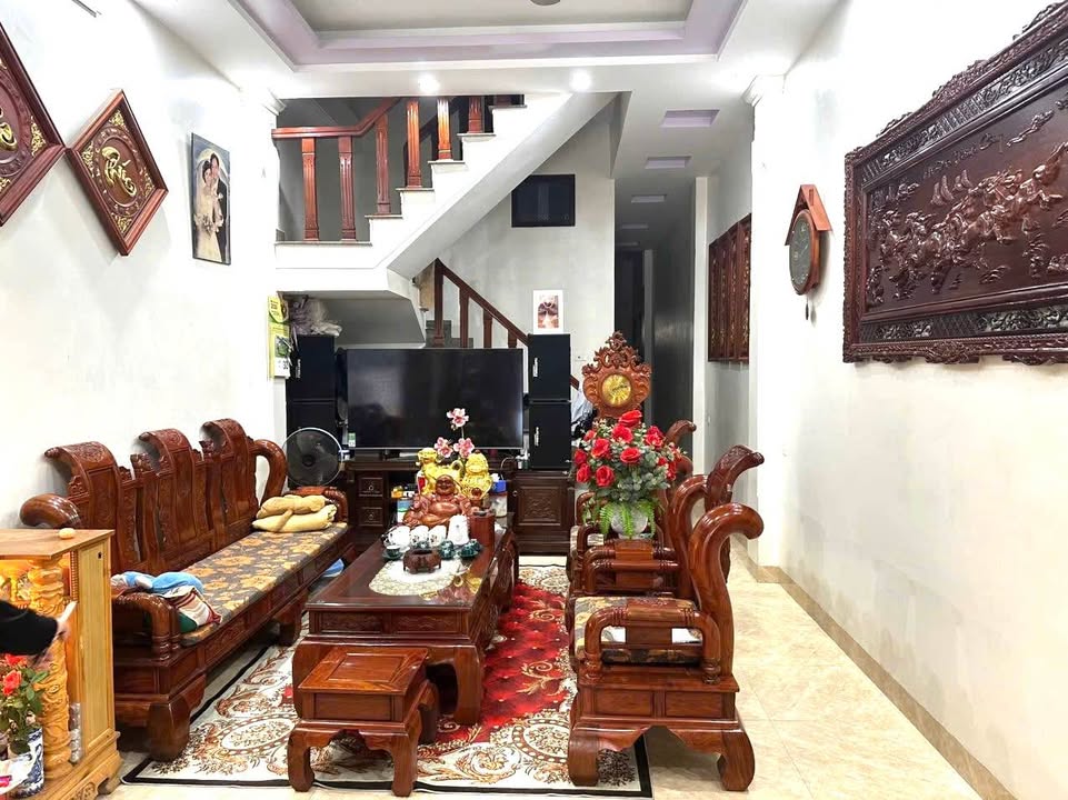 Nhà 2.5 tầng đường Bà Triệu, 76m² giá 3 tỷ - Gần chợ Đông Thọ và trường học!