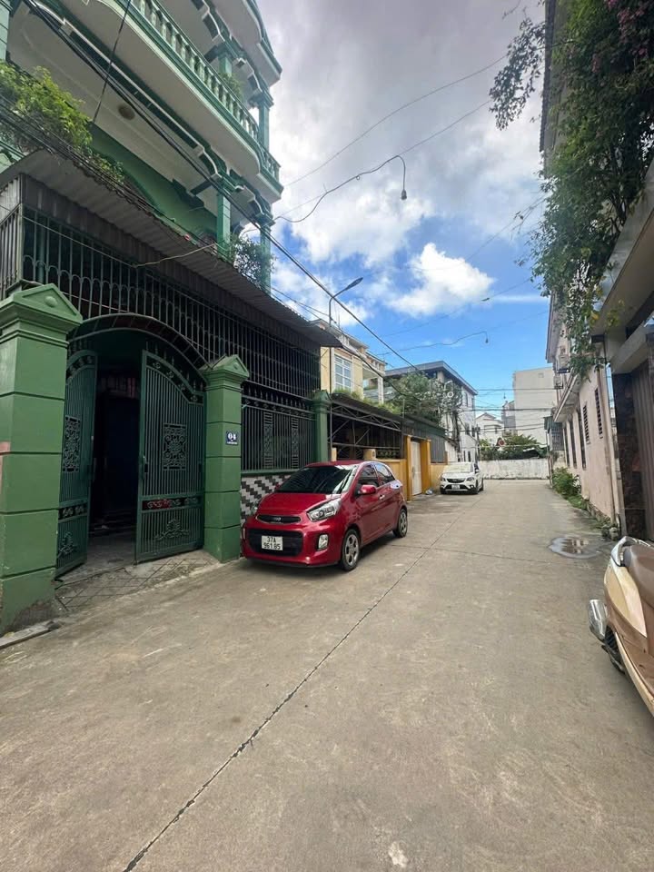 Nhà cho thuê 3 tầng đường Hà Huy Tập 110m² giá 10 triệu - Phù hợp làm văn phòng hoặc ở!