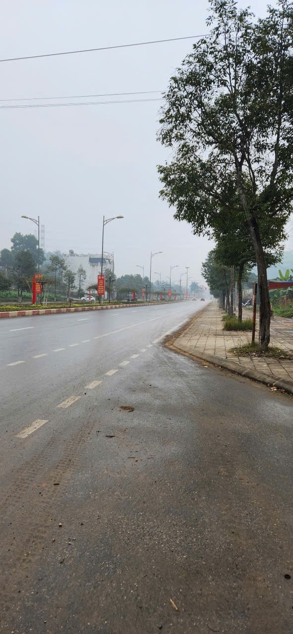 Bán đất Nguyễn Tất Thành, Yên Bái 95m² giá 1.6 tỷ - Vị trí đẹp, thuận lợi đầu tư!