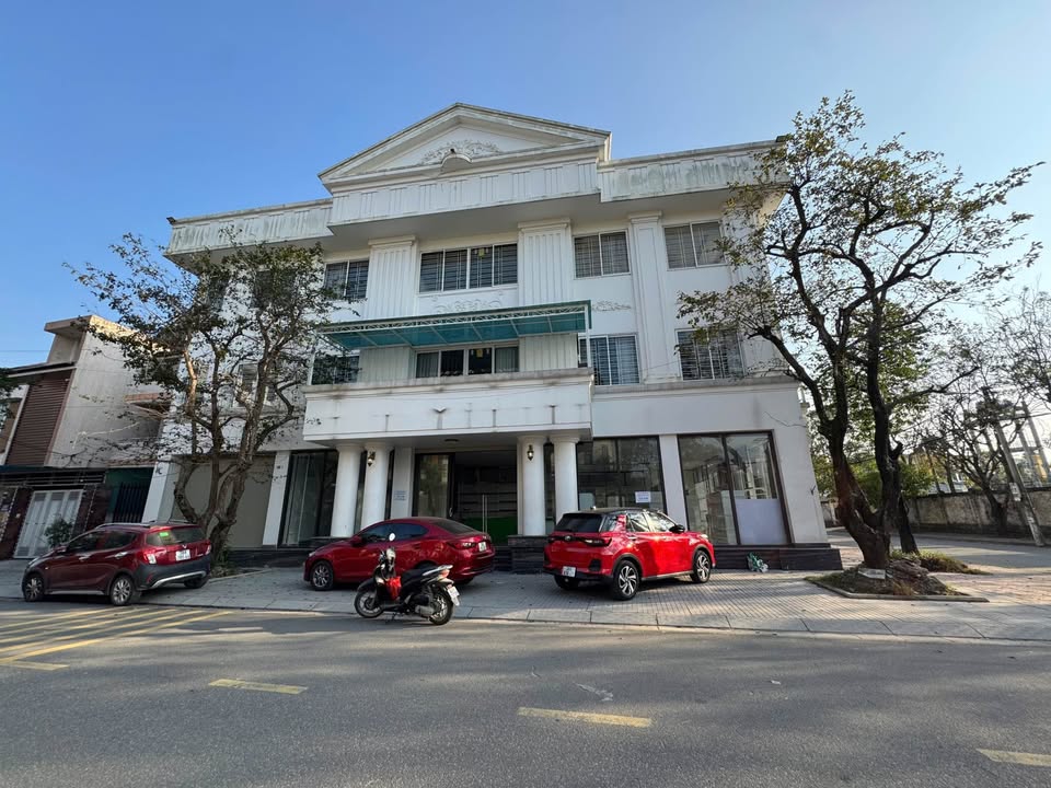 Biệt thự 3 tầng 2 mặt tiền tại Tổ 7 Hà Huy Tập, 264.7m² giá chỉ 13 tỷ - Cơ hội đầu tư tuyệt vời!