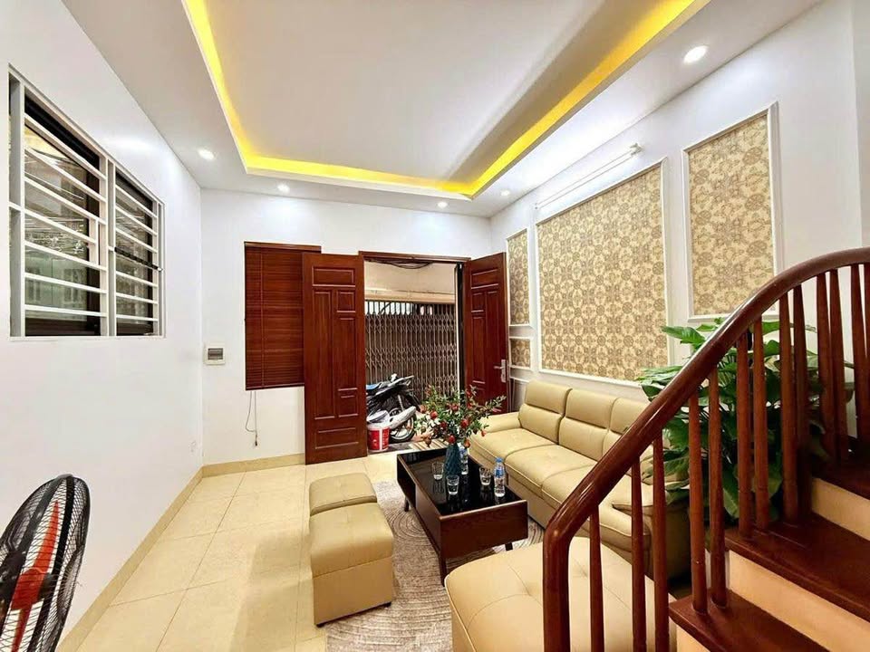 Nhà lô góc Pháo Đài Láng, Đống Đa 31m² giá 9.5 tỷ - Chính chủ, 2 mặt ngõ!