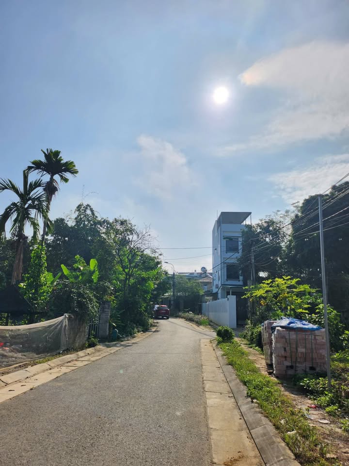 Đất nền Tân Hà, Tuyên Quang 120m² giá chỉ 2 tỷ - Vị trí đắc địa, dân cư đông đúc!