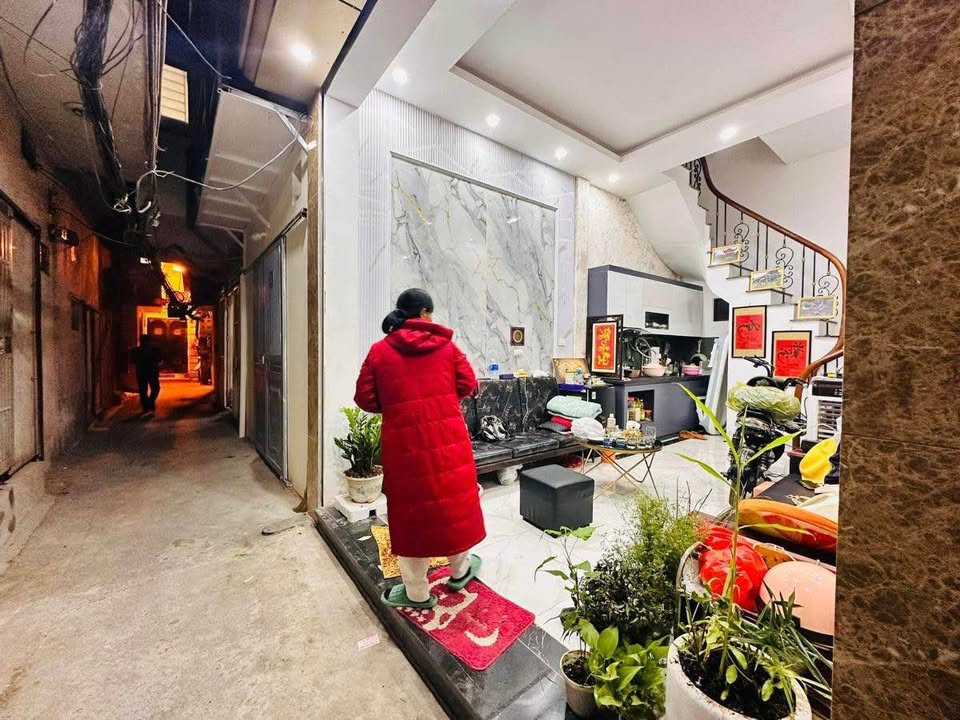 Nhà đẹp Phường Phương Mai - Đống Đa 23m² giá 7.3 tỷ - Kinh doanh nhỏ tiện lợi!