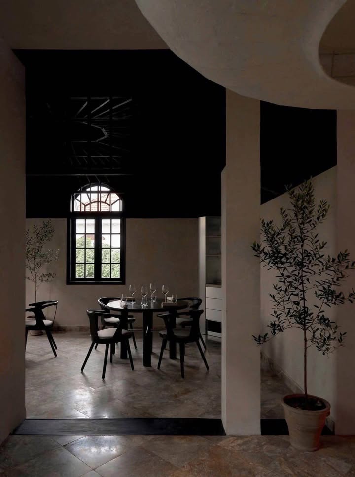 Biệt thự Pháp góc 3 mặt tiền Nguyễn Cửu Vân 255m² giá 52 tỷ - Đầu tư sinh lời ngay!