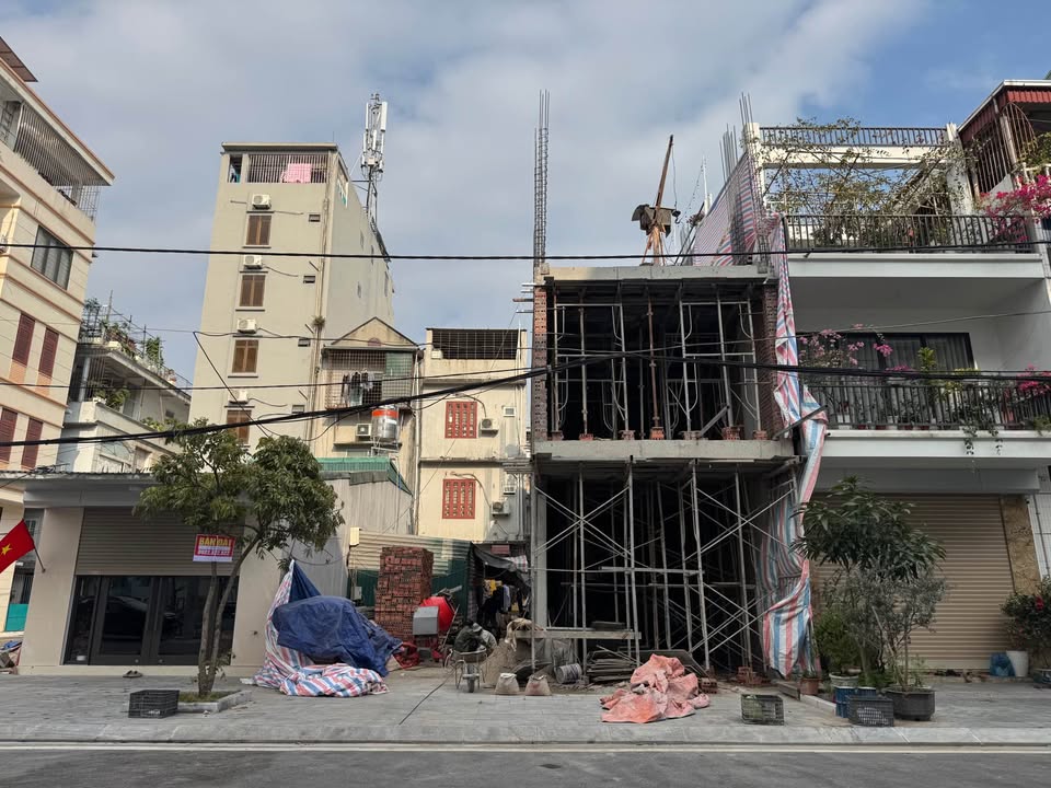 Đất cột 3 Hồng Hải 68.4m² giá 10 tỷ - Vị trí thuận lợi gần trường học!