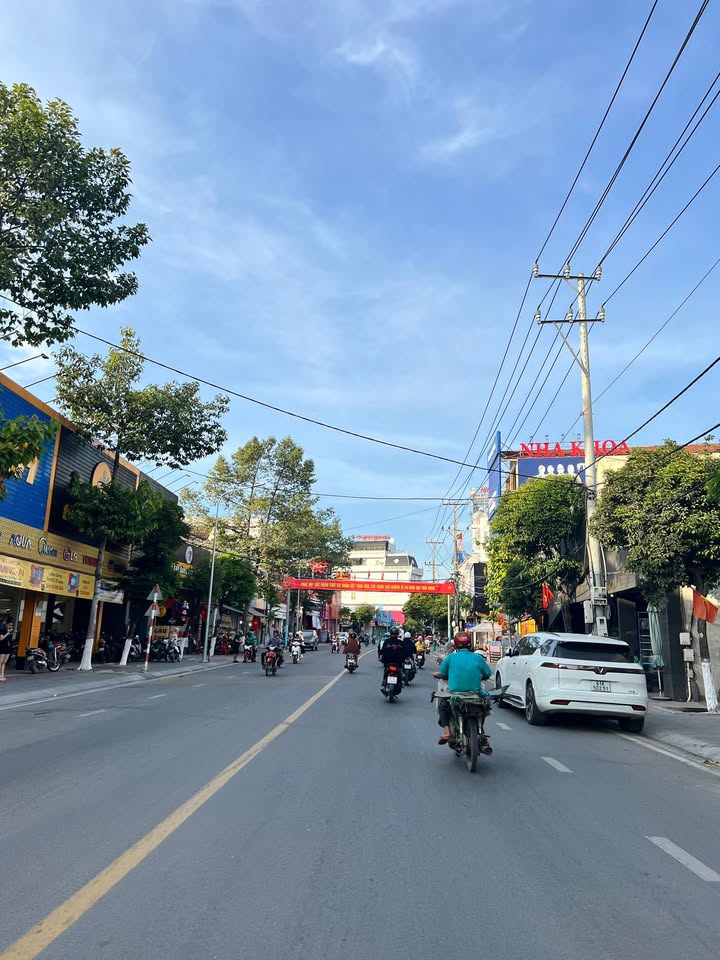 Nhà 2 tầng 97.5m² tại Dĩ An chỉ 4 tỷ - Sẵn sàng vào ở ngay!