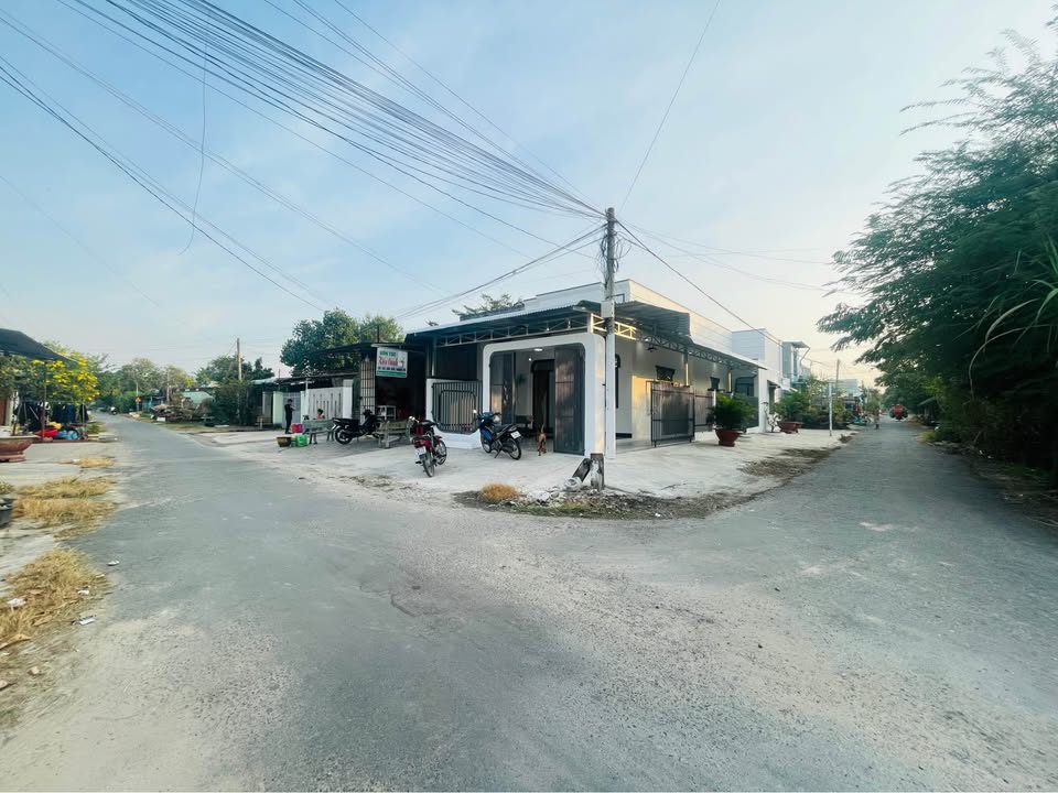 Nhà 2 mặt tiền Nguyễn Văn Linh, Phường Long Hoa, 144m² - Giá 1.679 tỷ, mới 99%!