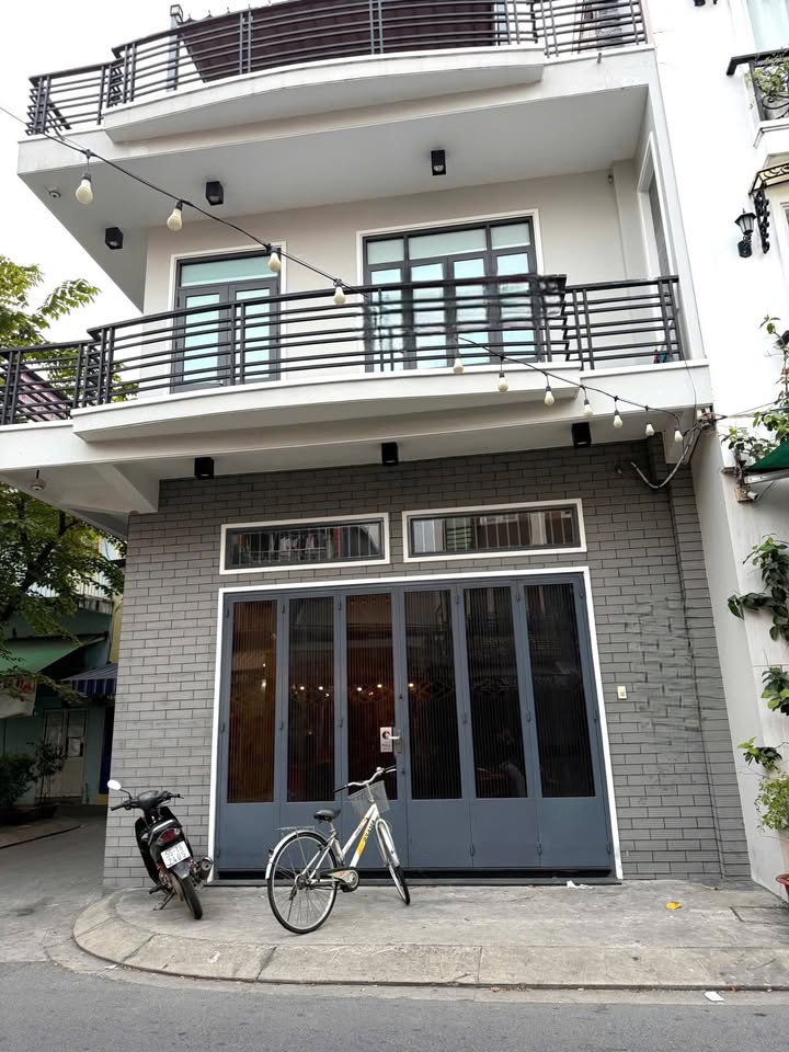 Nhà nguyên căn 6PN Hẻm Hòa Hưng Quận 10 giá 60 triệu - Góc 2 mặt hẻm thoáng đãng!