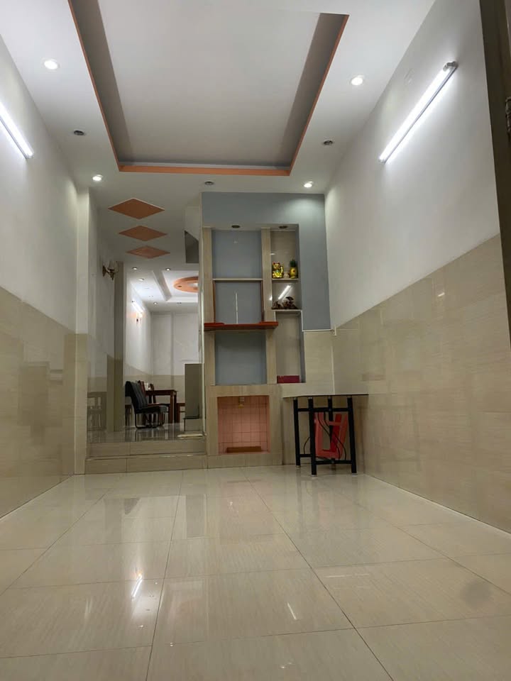 Nhà Ngô Gia Tự, Quận 10, 4PN/4WC giá 21 triệu - Đầy đủ nội thất, sẵn sàng vào ở!