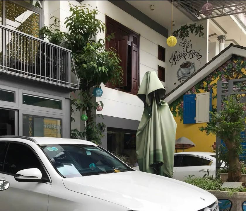 Nhà 4 tầng mái thái góc 2 mặt tiền tại Buôn Ma Thuột 180m² giá 19.9 tỷ - Cơ hội vàng cho bạn!