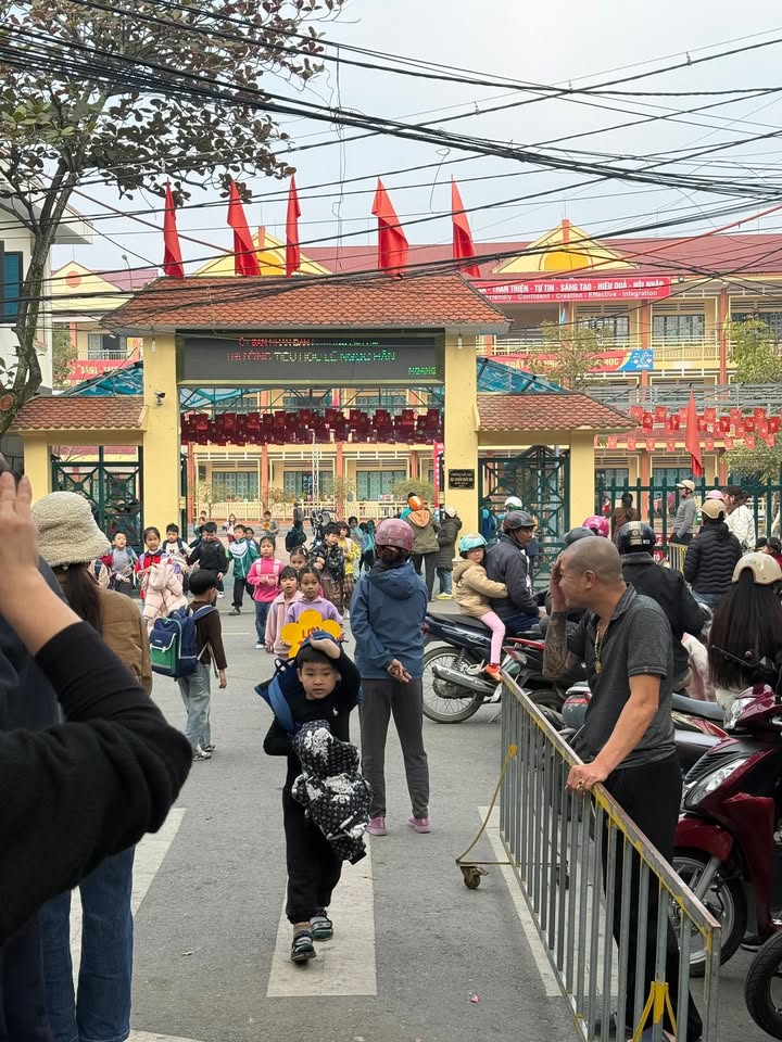 Nhà phố Mạc Đĩnh Chi, Lào Cai 80m² giá 2.8 tỷ - Vị trí đắc địa gần chợ du lịch