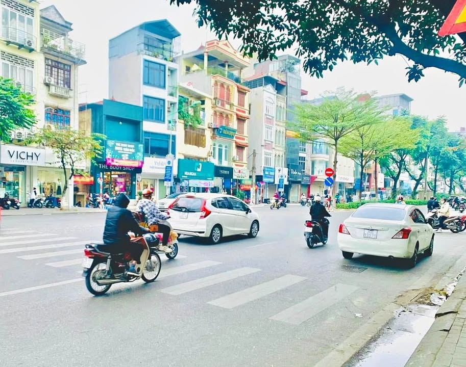 Nhà mặt phố Kim Mã, Quận Ba Đình, 65m² giá 8.5 tỷ - Sổ đỏ chính chủ, ô tô đỗ cửa!