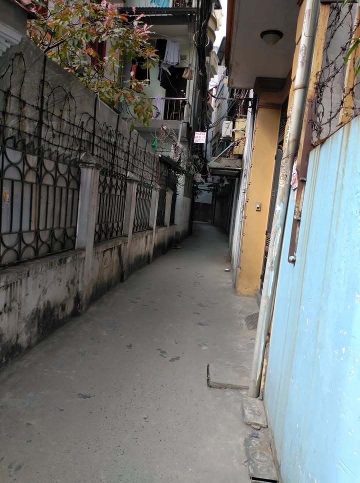 Nhà phố Hoàng Hoa Thám, 40m² giá chỉ 1 tỷ - Sổ hồng chính chủ!