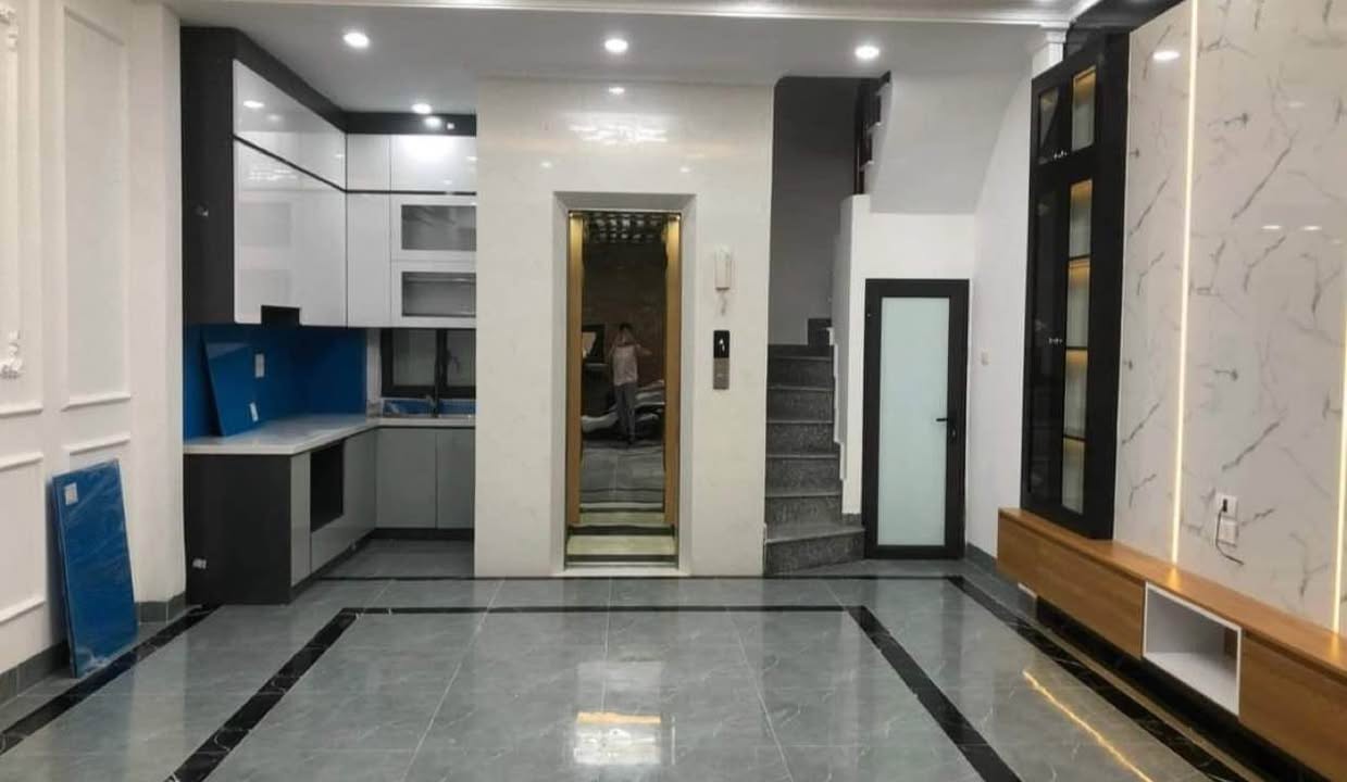 Nhà 6 tầng phố Đội Cấn, Ba Đình 30m² giá chỉ 4.3 tỷ - Thiết kế hiện đại, tiện nghi!