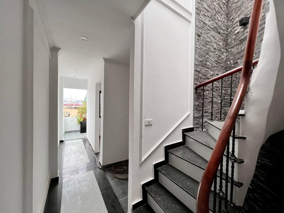 Nhà 8 tầng thang máy quận Thanh Xuân 50m² giá 9 tỷ - An ninh đảm bảo, dân trí cao!