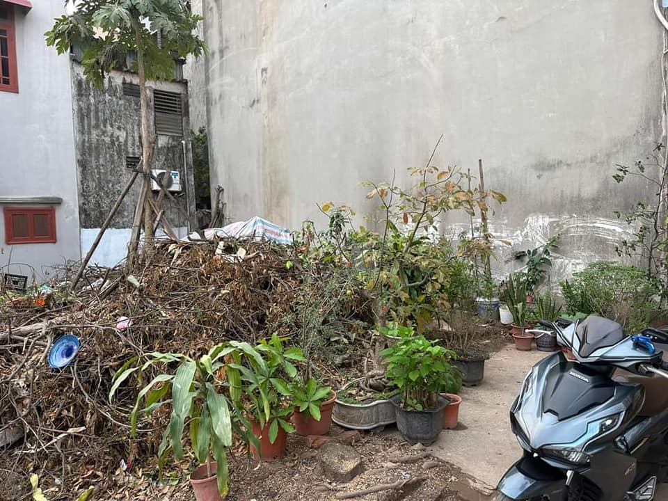 Đất nền 40m² tại Ngõ 29 Phố Trạm Long Biên giá 2.46 tỷ - Sổ đỏ chính chủ!