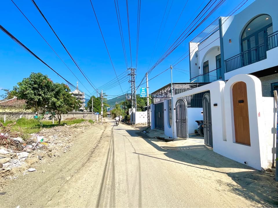 Nhà 2 Tầng Thôn 2 Diên Phú 92,5m² giá 2,35 tỷ - Kinh doanh ngay mặt tiền!