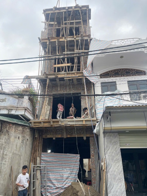 Bán nhà 4 tầng mặt đường Trung Hành, Hải An 64.3m² giá 6.5 tỷ - Thiết kế độc lập, thoáng đãng!