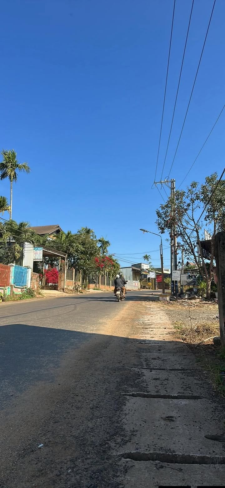 Đất mặt tiền 10m Xã Ea Tóh 1800m² - Giá thương lượng hấp dẫn!