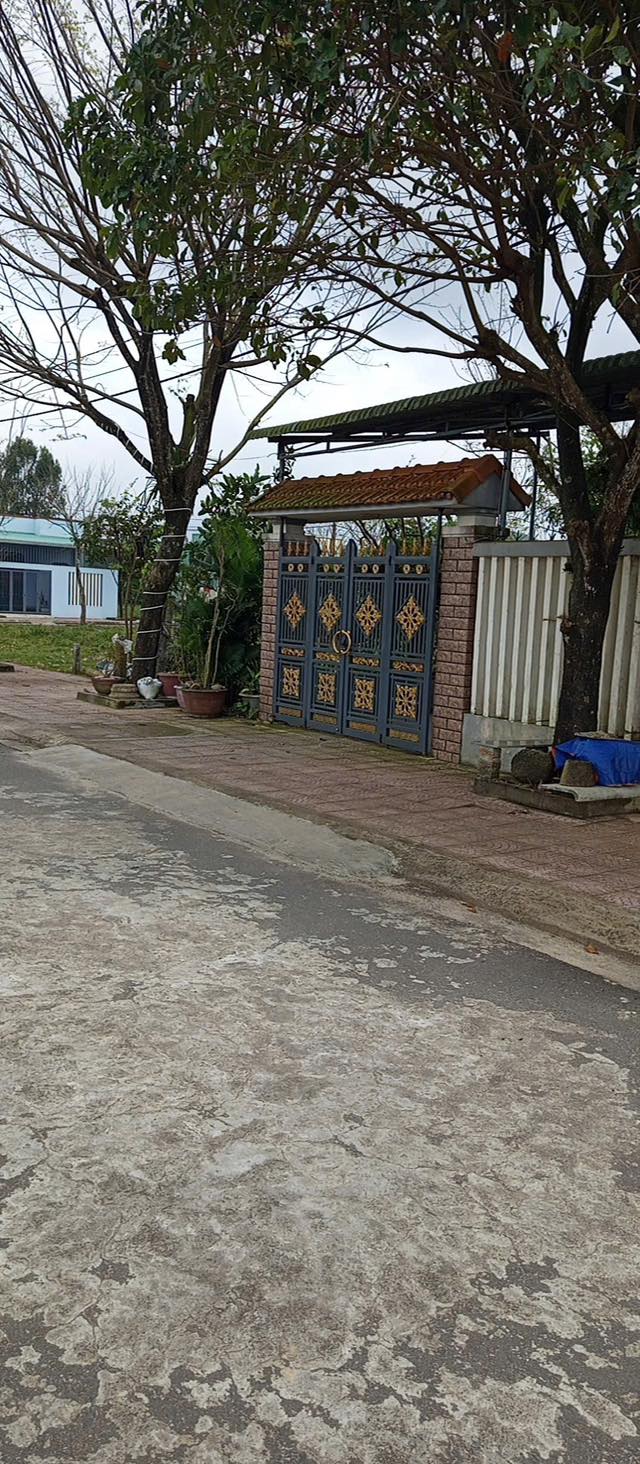 Nhà liền kề KDC Bàn Thạch, Tam Kỳ 180m² giá 2.4 tỷ - Hướng Tây Nam, cơ hội đầu tư không thể bỏ lỡ!