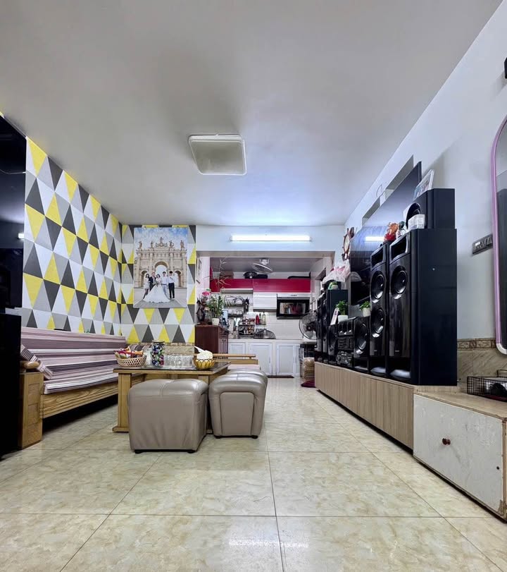 Nhà 3 tầng mặt ngõ Cao Thắng - Thế Lữ 32m² giá 2.7 tỷ - Vị trí cực hiếm, sẵn sàng vào ở!