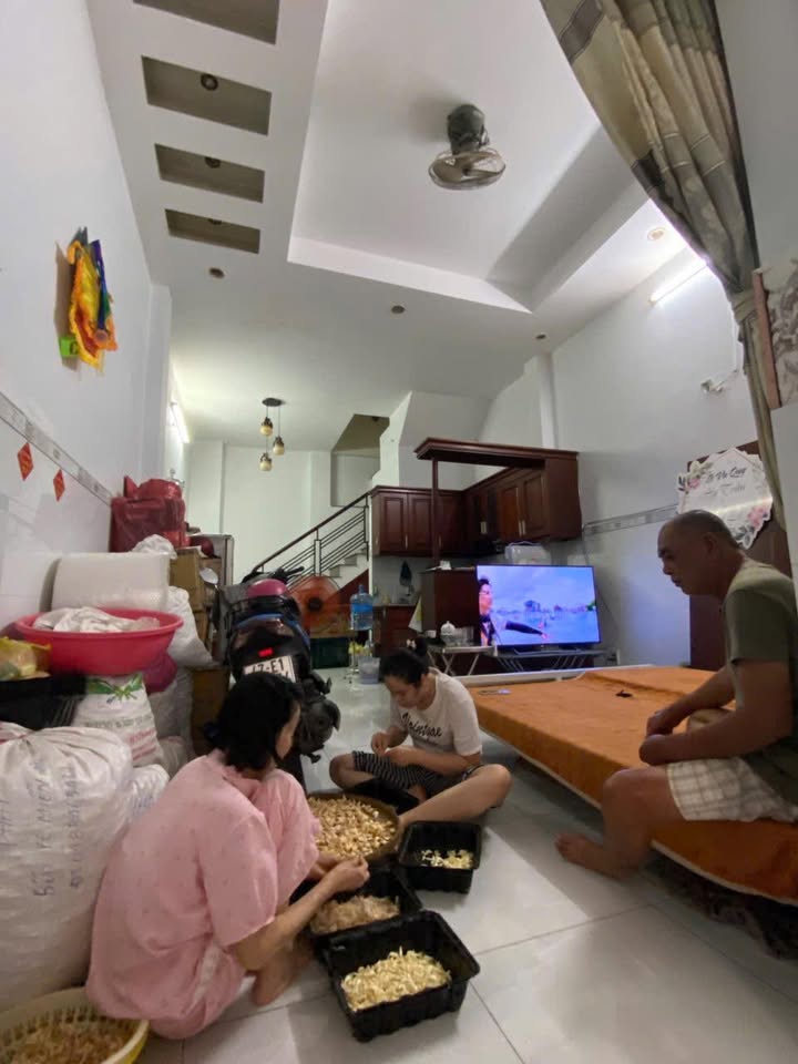 Nhà cho thuê hẻm xe hơi Bờ Bao Tân Thắng, Tân Phú, 44m² chỉ 10 triệu/tháng - Cơ hội không thể bỏ qua!