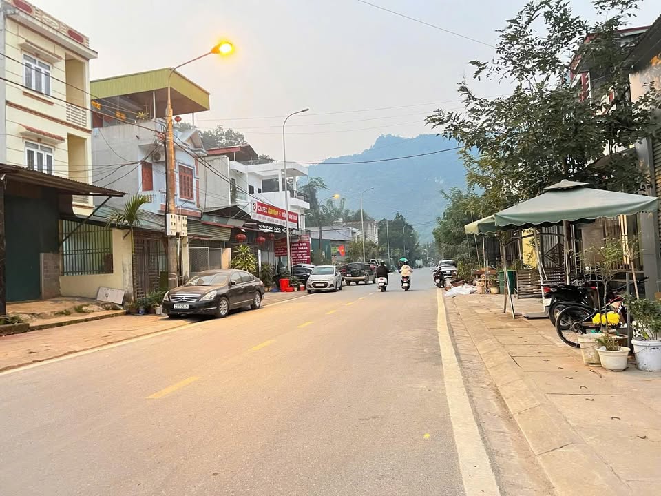 Mảnh đất Phùng Hưng mới 90m² giá 2 tỷ - Đường 4 làn xe ô tô, cơ hội đầu tư tuyệt vời!