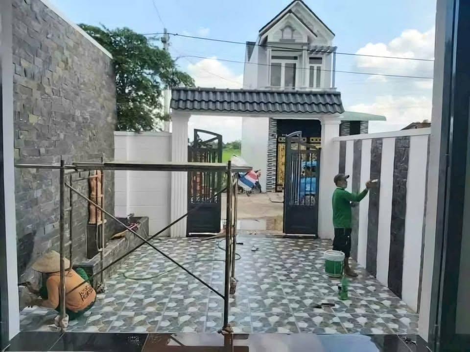 Nhà 2 Tầng Khu Nhà Ở Kim Cương 100m² giá 2.3 tỷ - Thiết kế hiện đại, Sẵn sàng ở ngay!