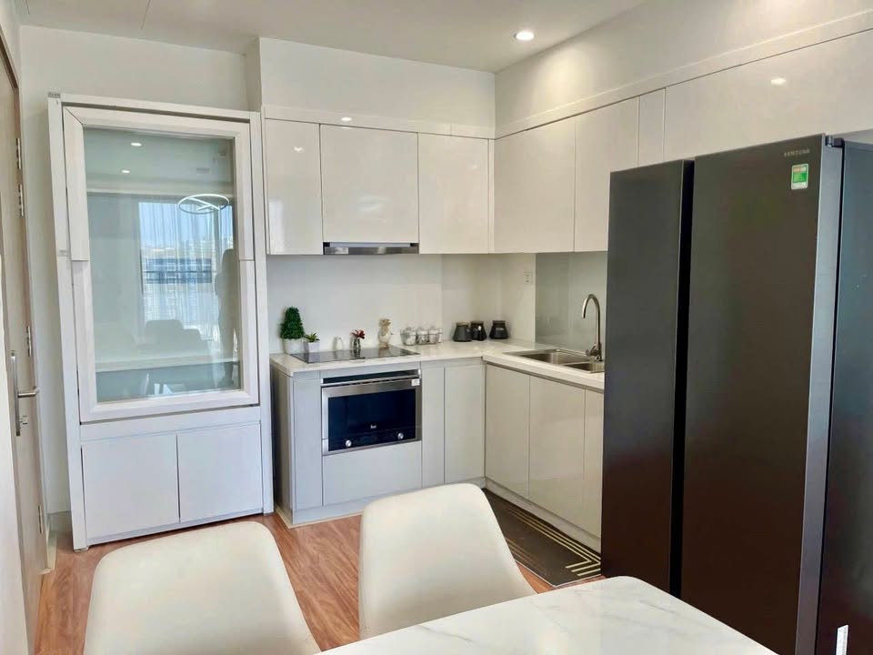 Căn hộ Vinhomes Ocean Park Long Biên 65m² giá 4.35 tỷ - View bể bơi thoáng đãng!