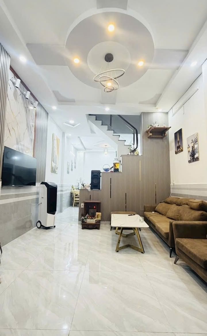 Nhà đẹp 2 tầng tại Bình Tân 40m² giá 4.6 tỷ - Sẵn sàng vào ở!