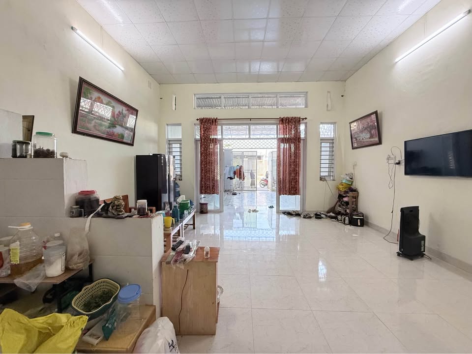Nhà riêng phố Âu Cơ, Gia Lai 150m² giá 1.35 tỷ - An ninh tốt, gần chợ