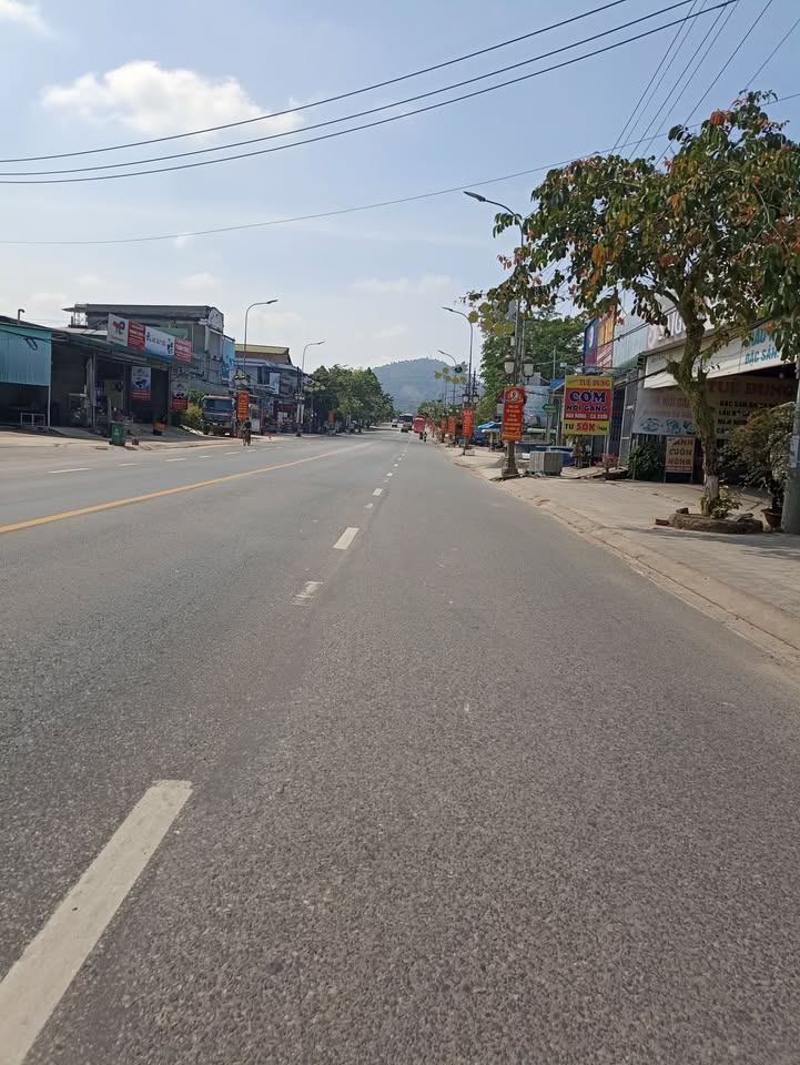 Bán gấp FrontHouse Quốc lộ 20 Đà Lạt 215m² giá chỉ 2.24 tỷ - Cơ hội vàng cho nhà đầu tư!