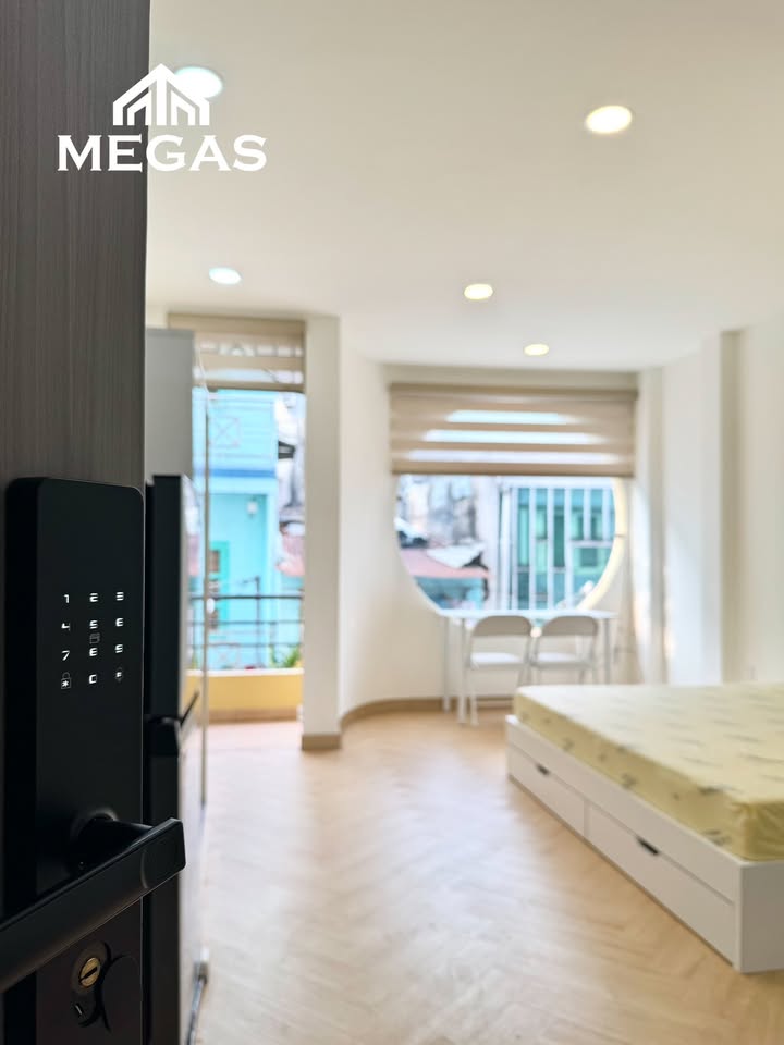 Căn hộ dịch vụ ban công Quận 10 giá thỏa thuận - Nội thất mới 100%!