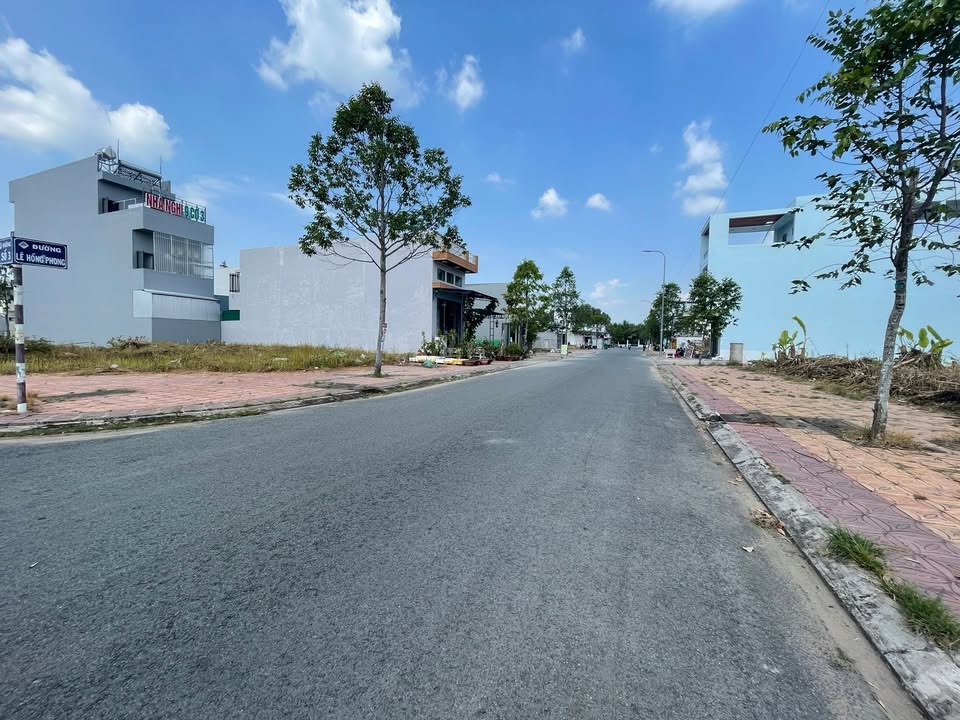 Bán đất 2 mặt tiền khu dân cư Hồng Phát Ngã Bảy 100m² giá 2.5 tỷ - Tiềm năng phát triển lớn!