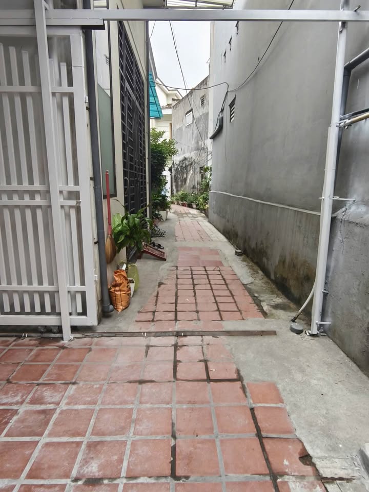 Nhà 2 phòng ngủ tại Ngõ 10 Đường Cao Xanh 89m² giá 1.65 tỷ - Sẵn sàng vào ở ngay!