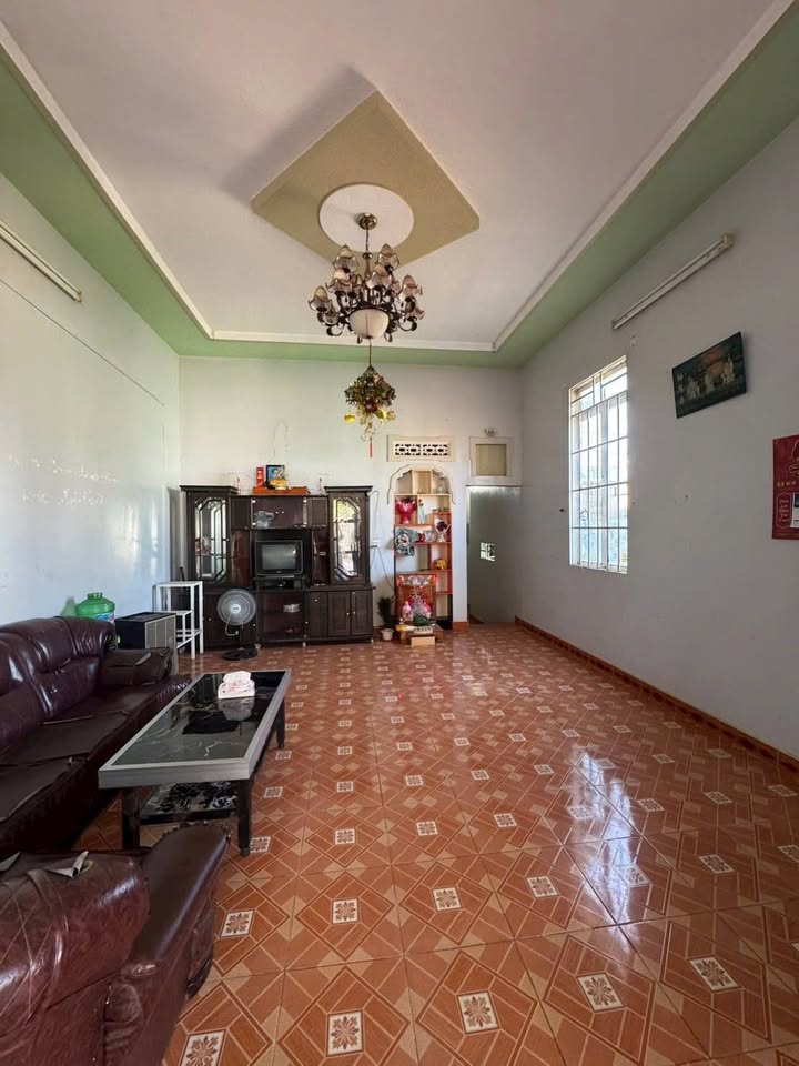 Nhà hẻm Hoàng Văn Thụ, Đức Trọng 108m² giá 2.2 tỷ - Phù hợp định cư lâu dài