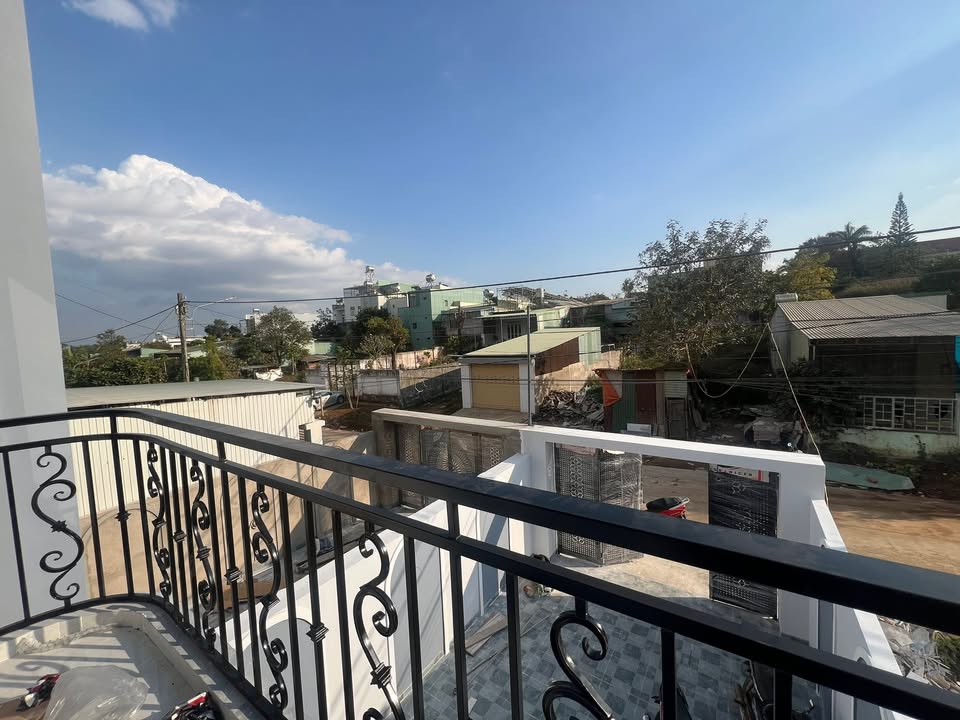 Nhà phố tại Pleiku 130m² giá 2.75 tỷ - Thiết kế hiện đại, tiện nghi đầy đủ!