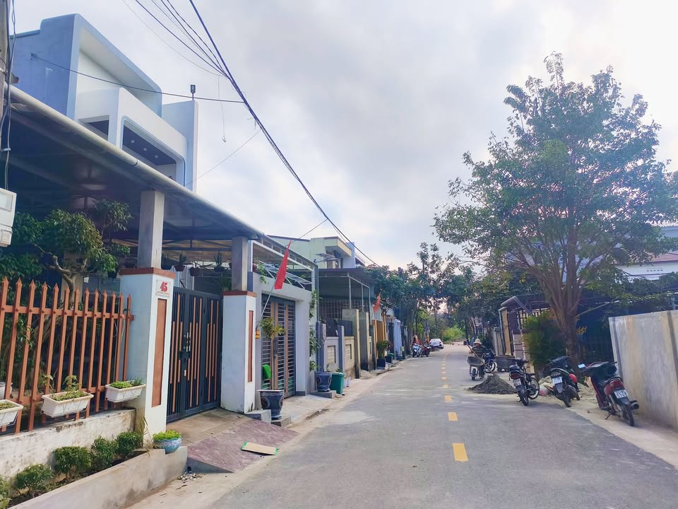 Bán nhà mặt tiền Nguyên Hồng, Đồng Hới 120m² giá 13xx triệu - Cơ hội đầu tư tuyệt vời!