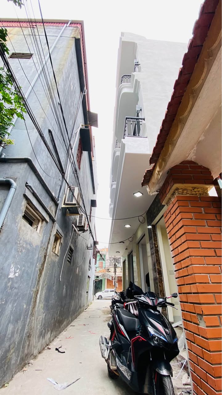 Nhà 3 Tầng Phường Trần Lãm 40m² giá 2 tỷ - Gần đường lớn, tiện ích đầy đủ!