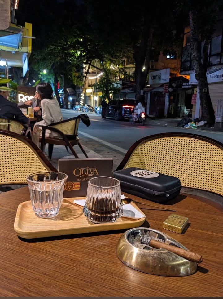 Cho thuê quán Cafe mặt phố Mai Dịch 4 tầng giá 25 triệu - Vị trí đắc địa nhất khu