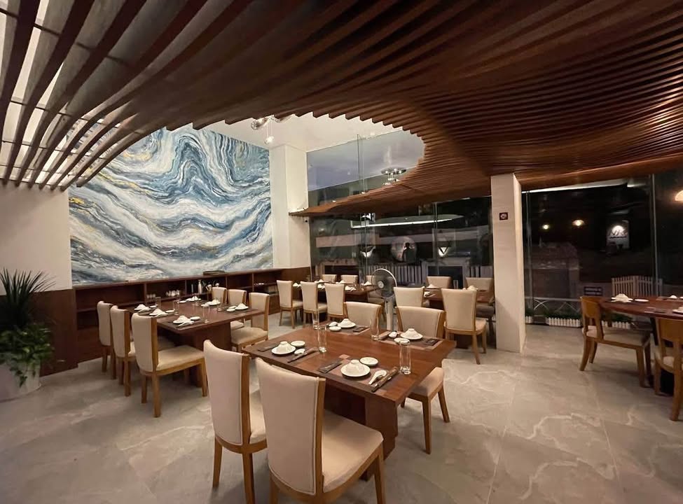 Mặt tiền phố Lâm Hạ, Long Biên 250m² giá 200 triệu - Mặt bằng đẹp, vị trí đắc địa!