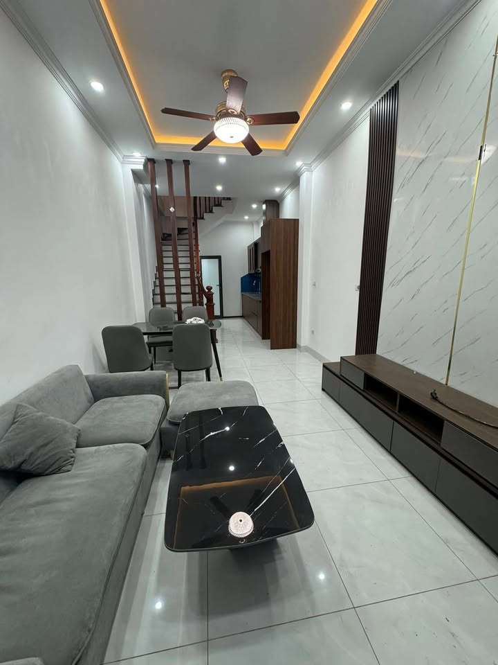 Nhà nguyên căn Phố Trạm Long Biên 35m² giá 12 triệu - Nội thất đầy đủ, nhận nhà ngay!