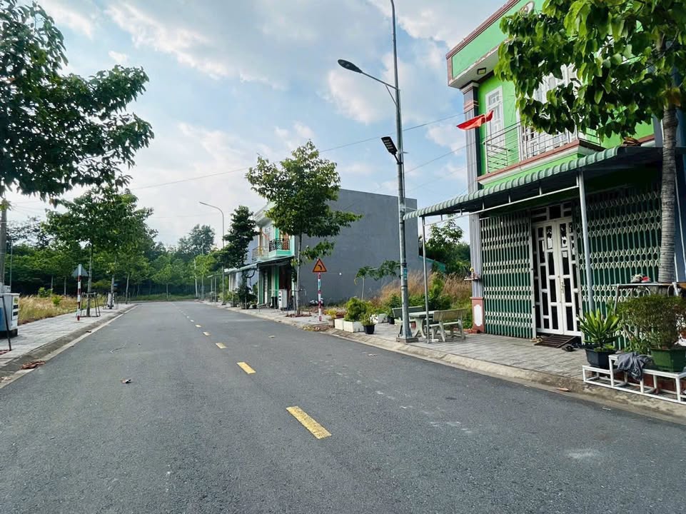 Đất nền Khu CN Mỹ Phước 3 Bến Cát 69m² giá 8XX triệu - Sổ đỏ đầy đủ, tiện ích xung quanh